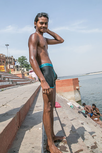 Flying boys of Varanasi 3.jpg