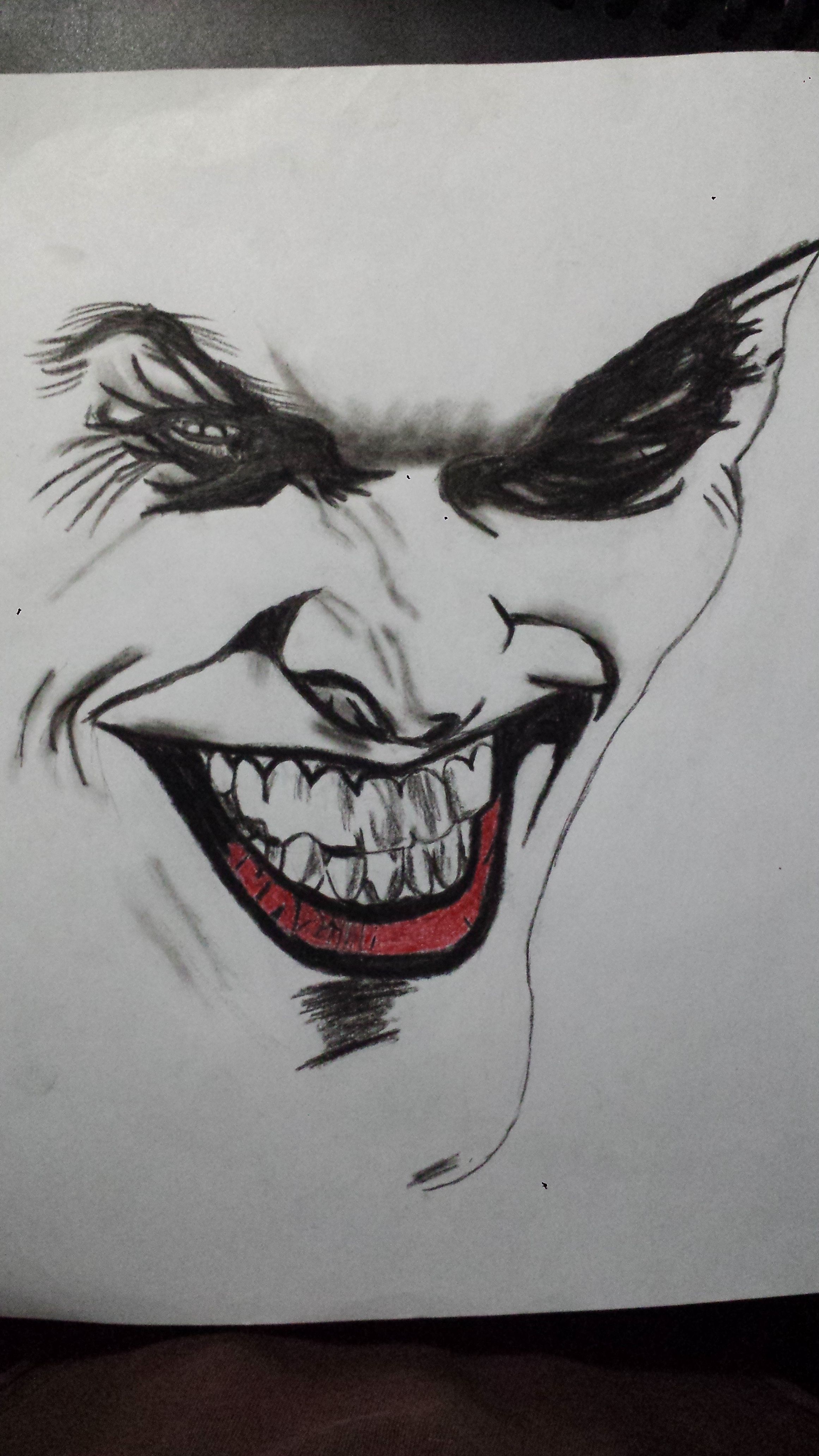 Лицо Джокера карандашом