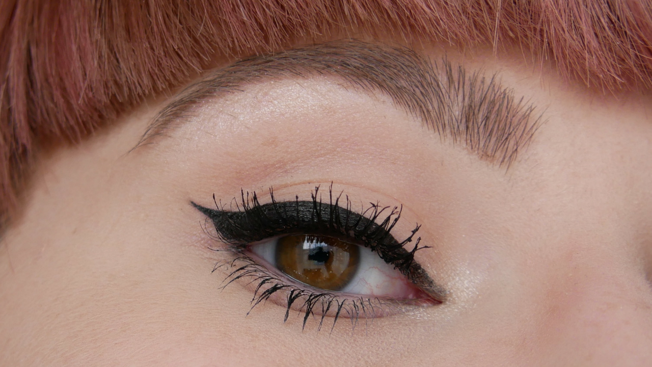 Winged eyeliner - first-melissavandijkmakeuptutorials.png