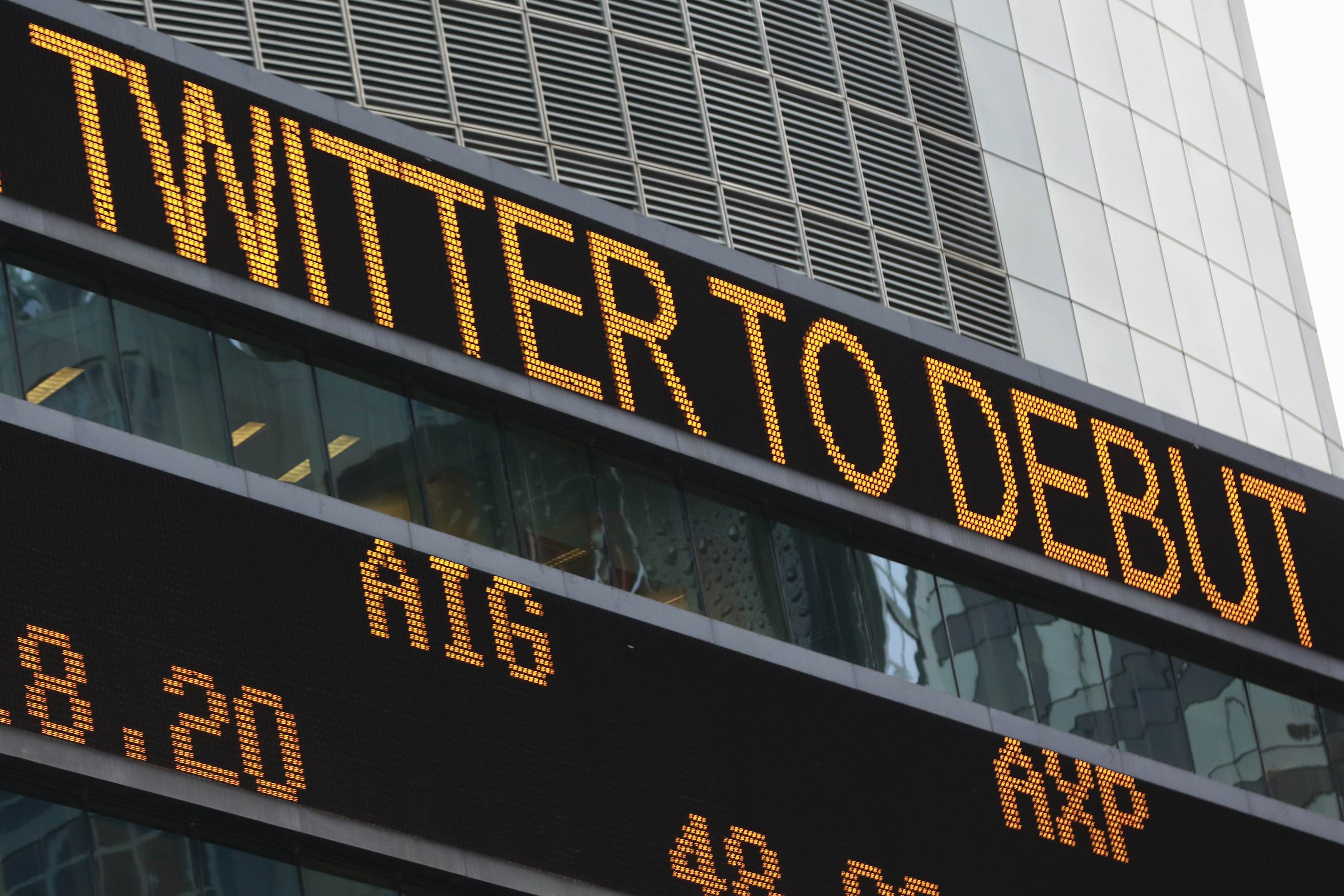 REU-TWITTER-IPO__009.jpg