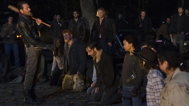 negan-prepares-to-kill-someone-in-the-walking-dead-season-6-finale-655x368.jpg