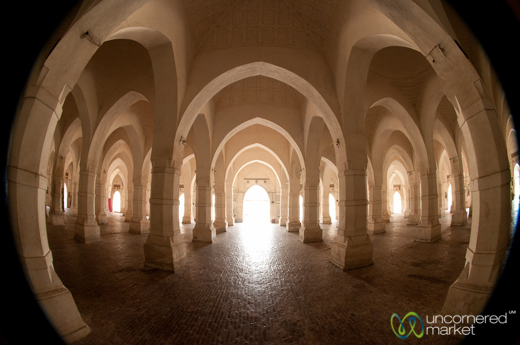 Inside-View-of-Shait-Gumbad-Masjid.jpg