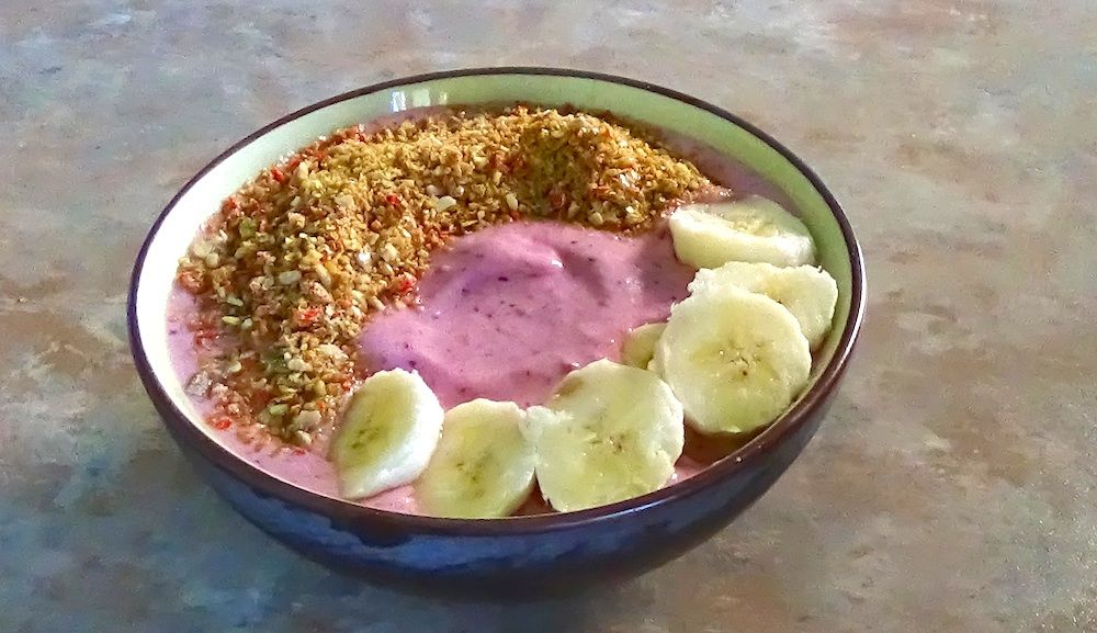 Smoothie bowl with linseeds and bananas 2.jpg