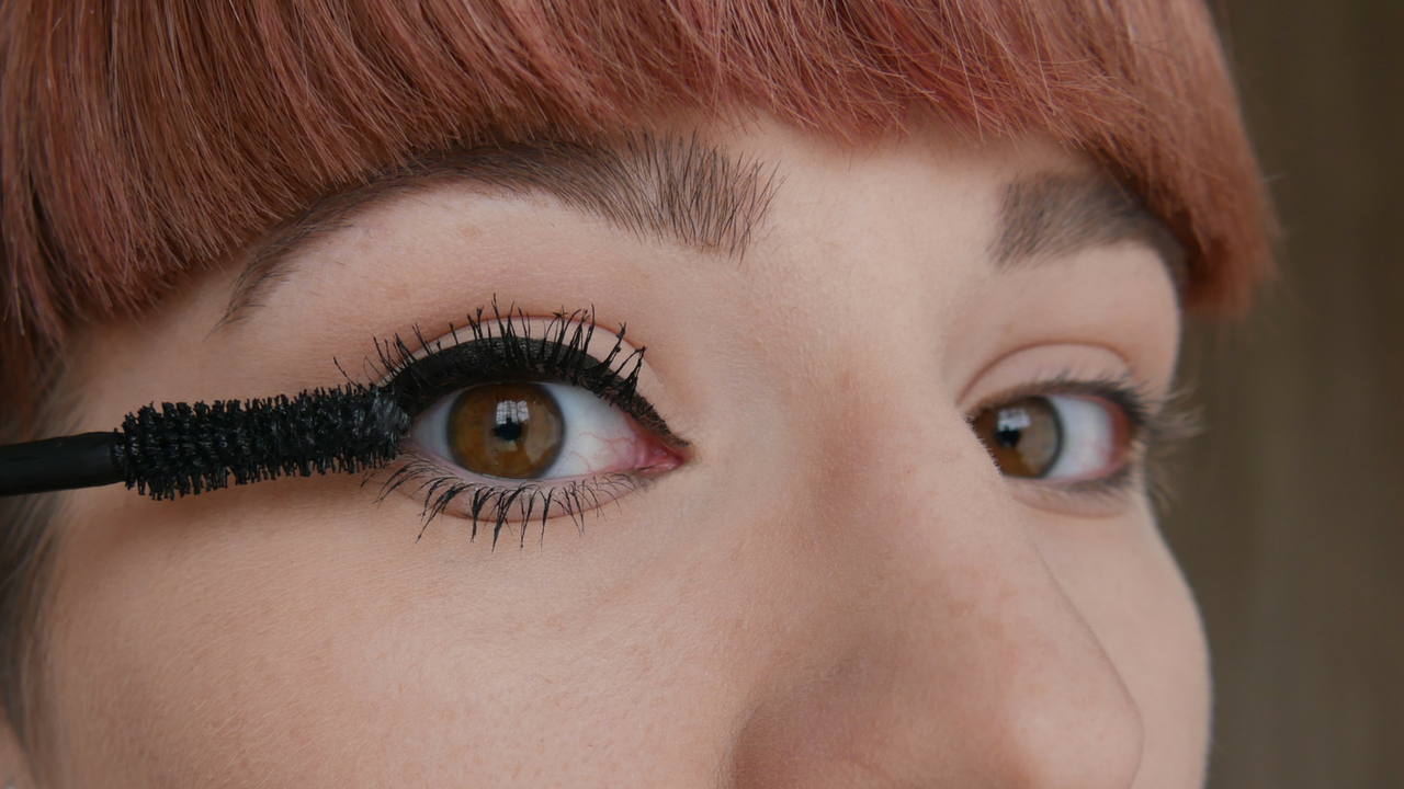 Winged eyeliner - mascara-melissavandijkmakeuptutorials.png