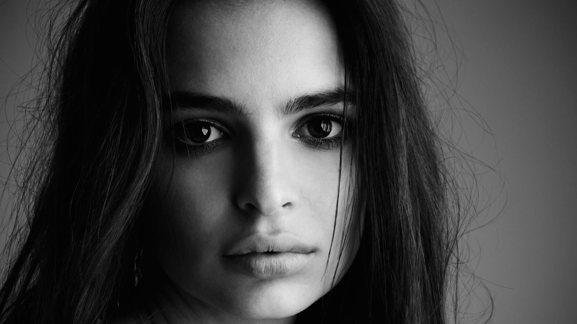 1__Emily_Ratajkowski_Black_N_White_Sad_Face_Closeup.jpg