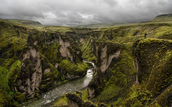 Fjaðrárgljúfur-canyon-Iceland-1.jpg