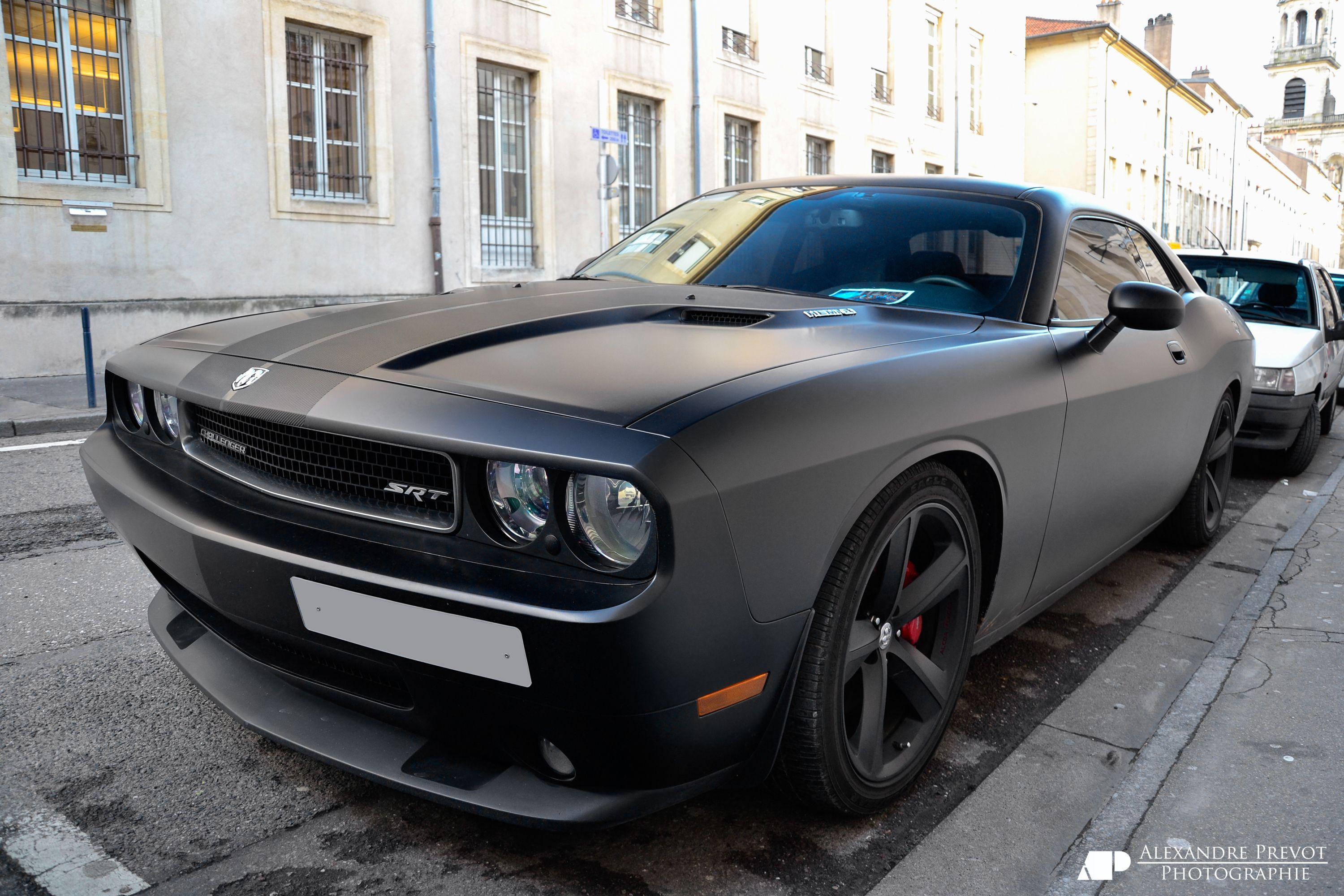 Nancy,_France_2013_-_Black_Dodge_Challenger_SRT-8.jpg