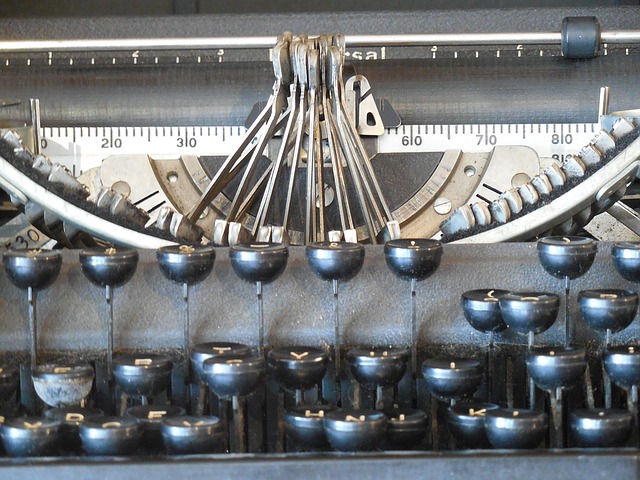 typewriter-1375298_640.jpg