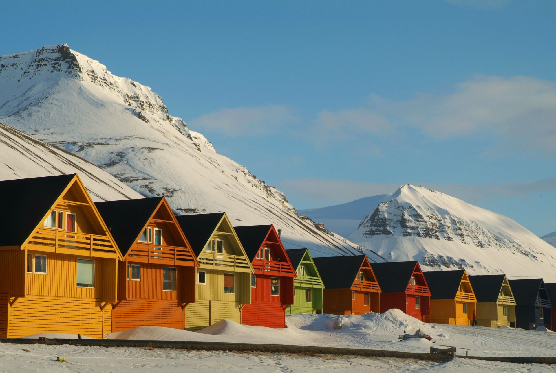 Шпицберген города. Лонгйир, Шпицберген, Норвегия. Лонгйир Longyearbyen Норвегия. Лонгйир (Longyearbyen), Шпицберген. Поселение Лонгйир.