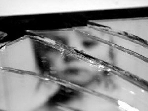 broken-mirror_2379470.jpg