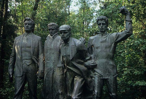 Lithuania - Grutas Park - Statue of the four heroes of Kaunas.jpg