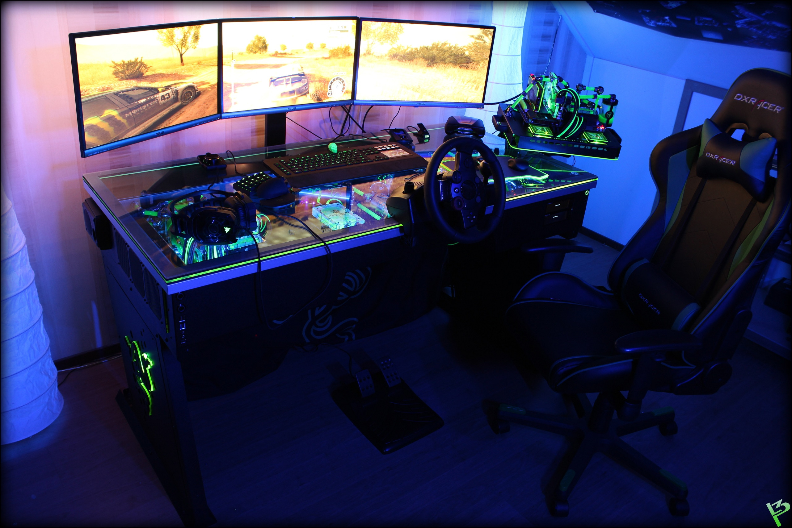 Геймерский рабочий стол фото. Игровой стол Razer. Razer стол геймера. Геймерская комната Razer. Красивый игровой стол.