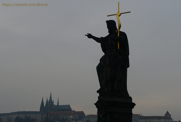 prague-bridge-sculpture01.jpg