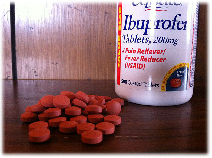 1024px-Equate_Ibuprofen_Pills_and_Bottle.jpg