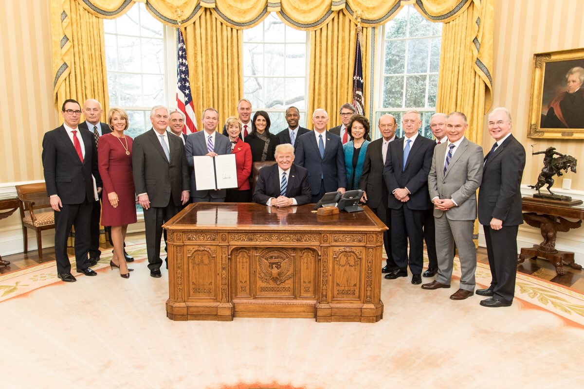 Donald_Trump_Cabinet_meeting_2017-03-13_01.jpg