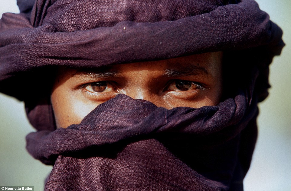 Tuareg Clothes - About Algeria