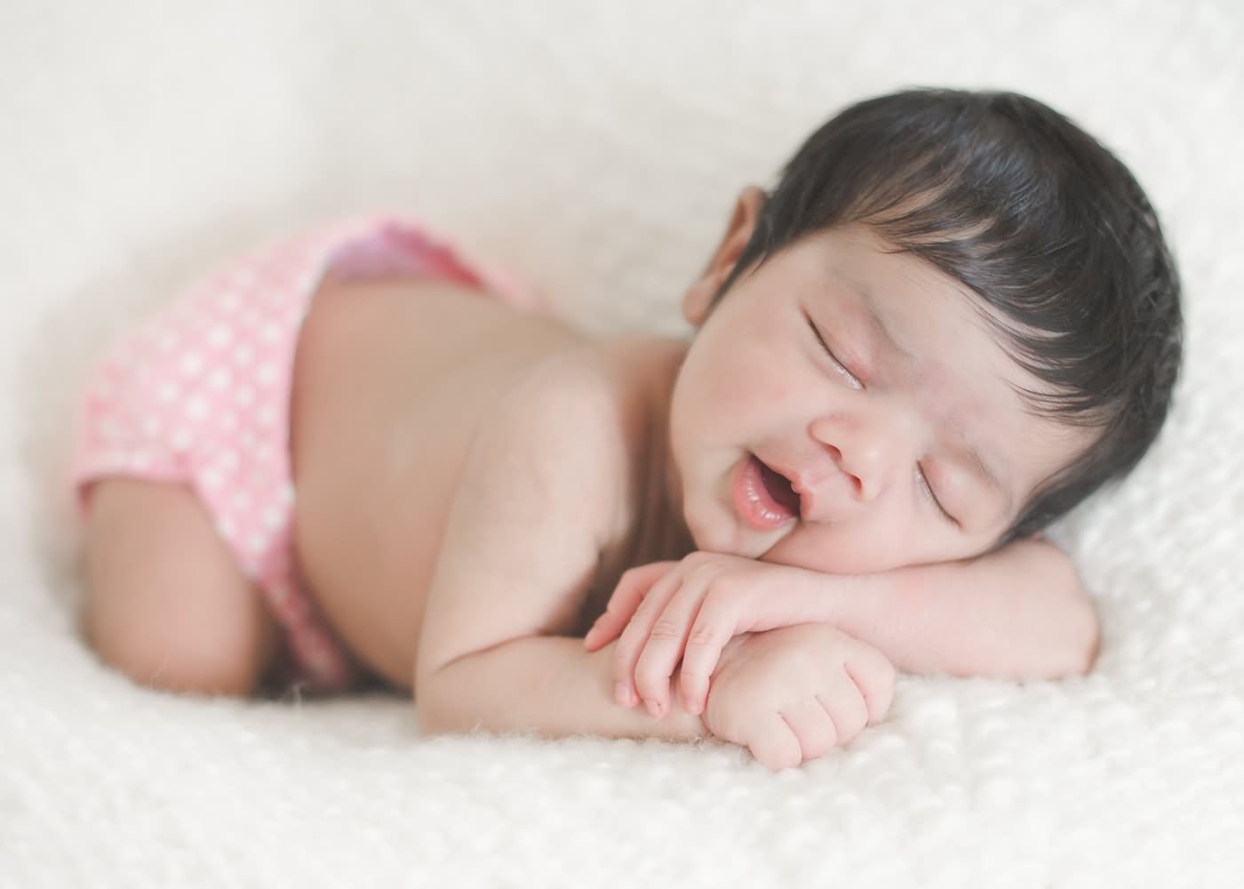 Newborn-Sleeping-Baby-HD-Wallpaper.jpg