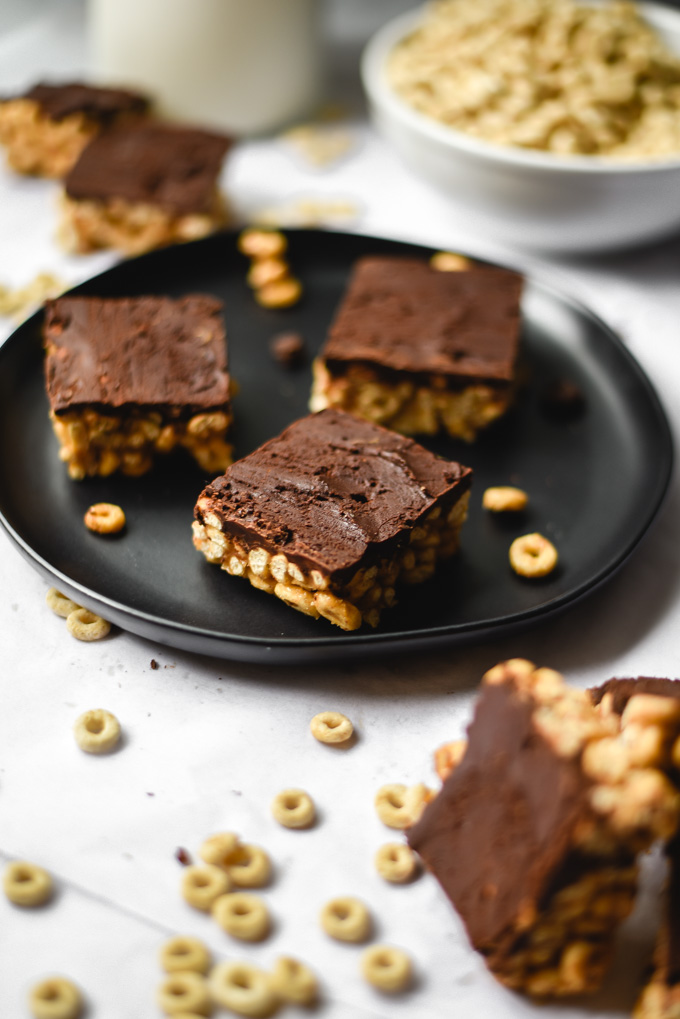 4-Ingredient Peanut Butter Chocolate Cereal Bars (7).jpg