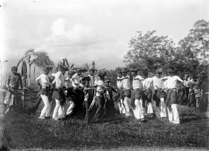 COLLECTIE_TROPENMUSEUM_Sedatidans_te_Samalanga_TMnr_10004857.jpg