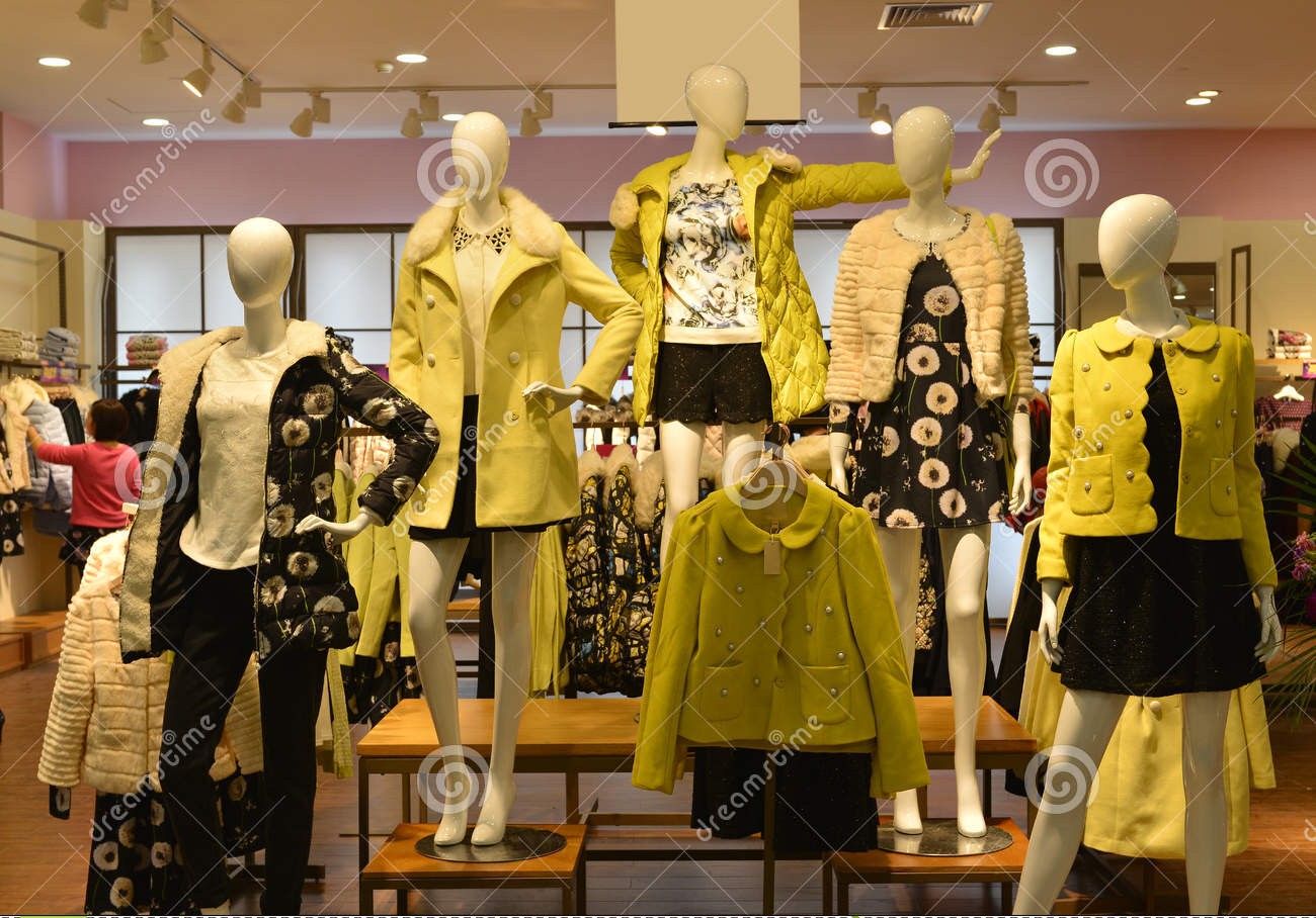 autumn-winter-fashion-mannequins-fashion-clothing-shop-store-led-lights-display-shopping-mall-guangzhou-kwangchow-47516482_edit.jpg