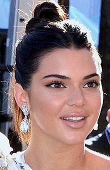 220px-Kendal_Jenner_Cannes_2017.jpg