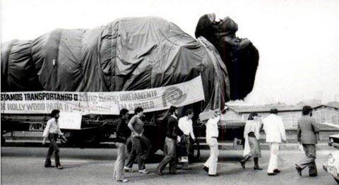 Boneco do King Kong, usado no filme, foi trazido ao Parque do Playcenter, em 1979..jpg