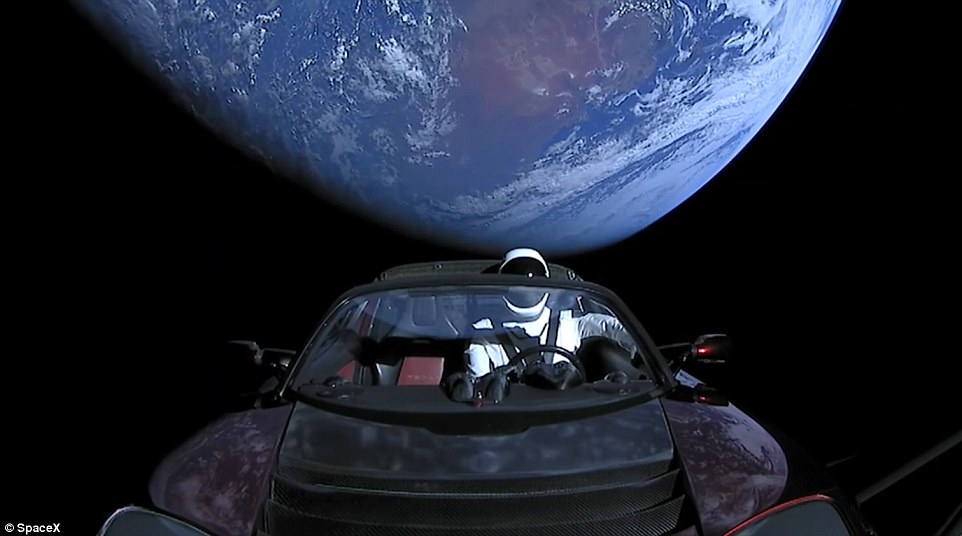48F51E3B00000578-5361789-Soon_after_the_launch_Elon_Musk_tweeted_a_live_feed_of_the_car_a-a-8_1517995457155.jpg
