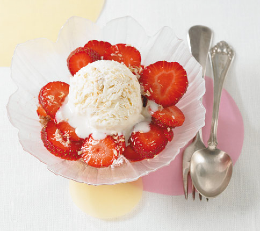 Joghurt-Kokos-Eis-mit-Erdbeeren-e67b673676341d3c7b16a0e7566f947b_fjt2010060921.png