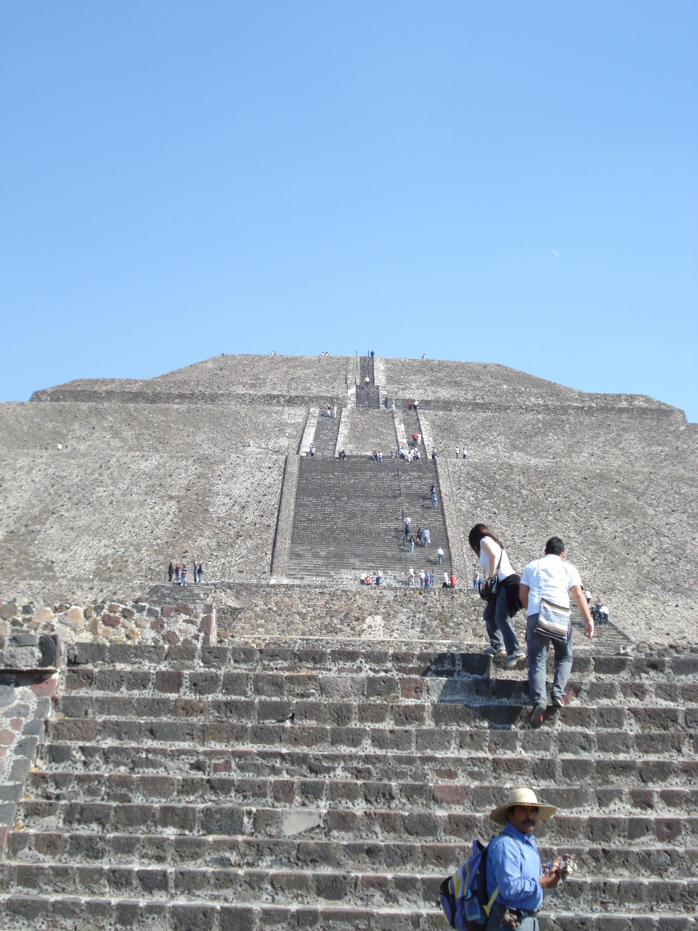 Day Tour1 - Teotihuacan Pyramids1.JPG