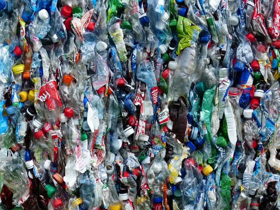 plastic-bottles-115077_960_720.jpg