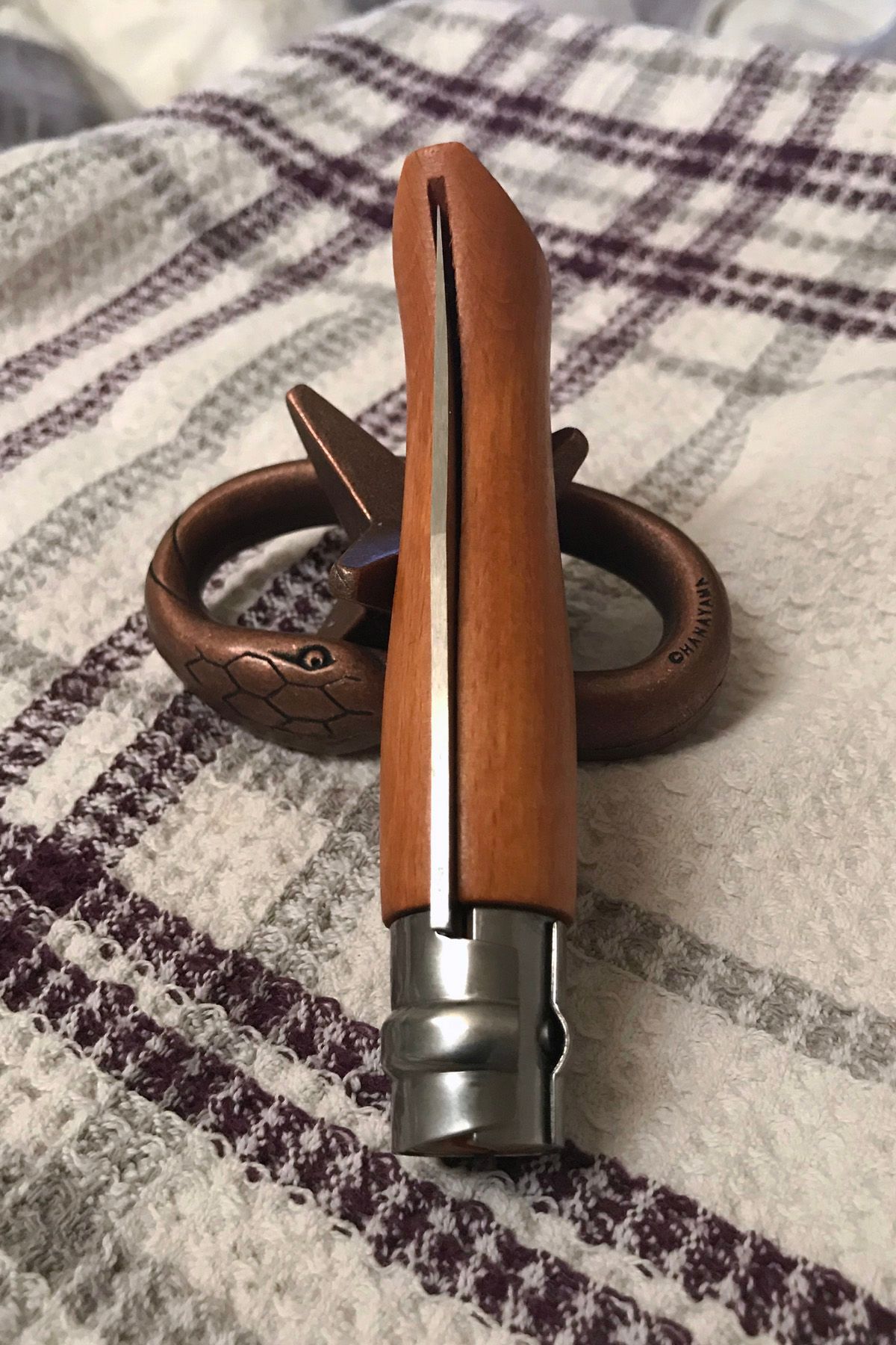 Opinel No 8 Closed Locked.jpg