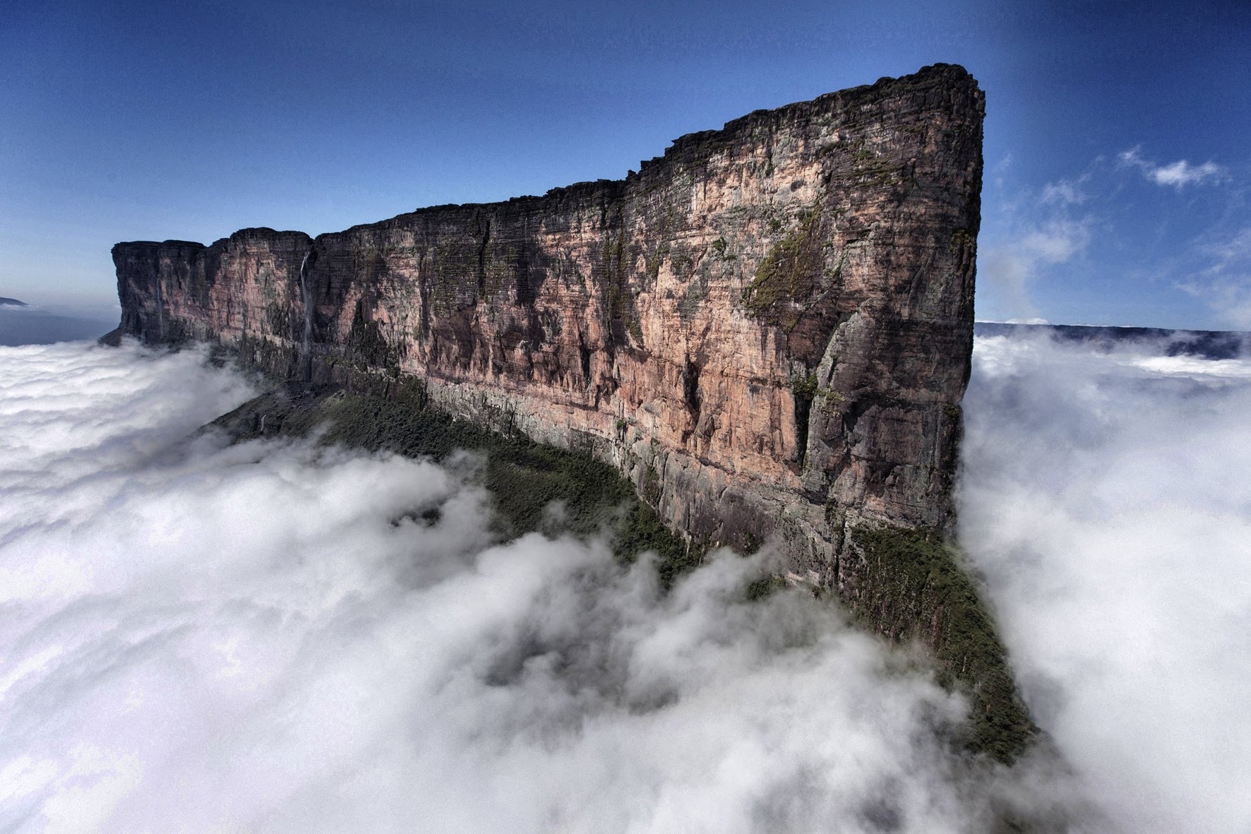 Mount-Roraima-Venezuela-cliff.jpg