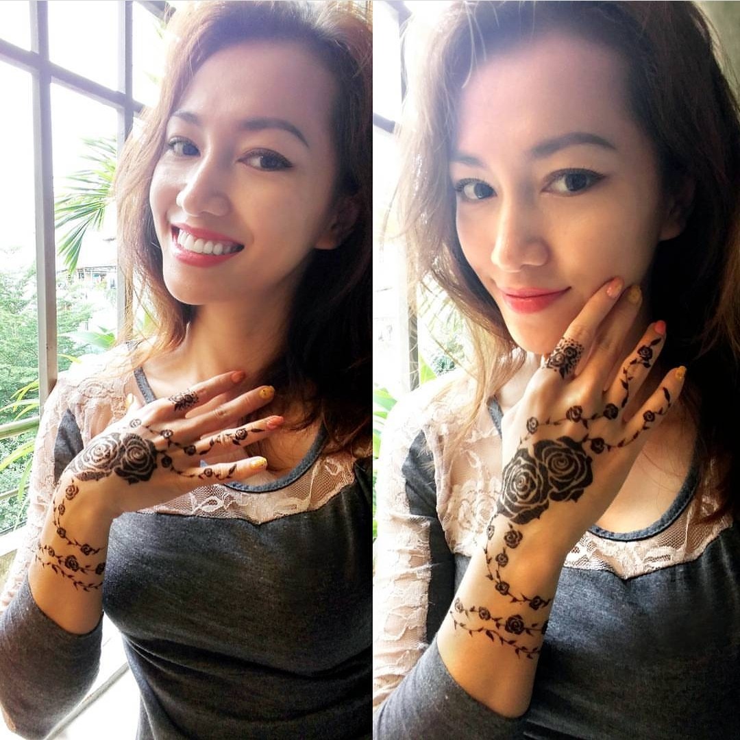 Rose Henna Tattoo #henna #mehndi #dubai Galaxy S4 Case by Gauher Peerji -  Instaprints