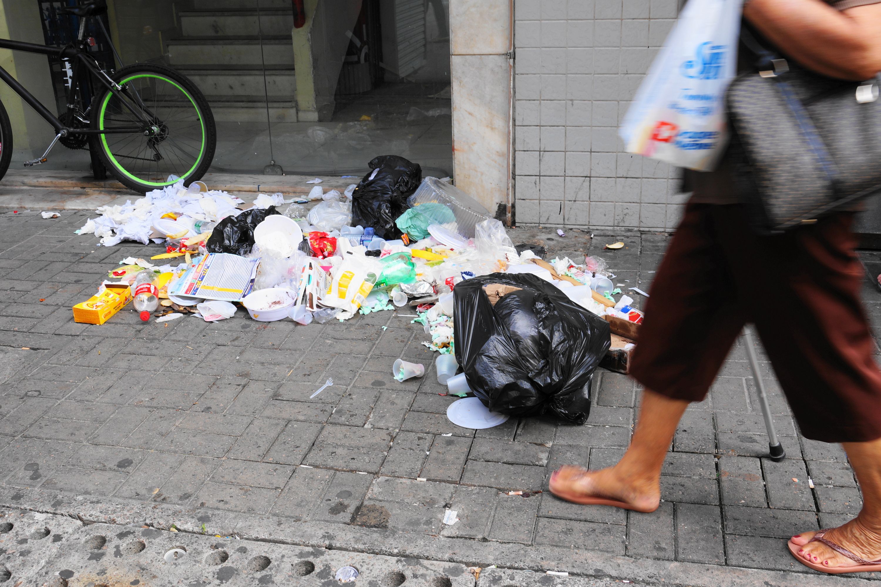 Lixo acumulado na cidade do Recife,Greve dos garis no Recife PE 08042017 5.JPG