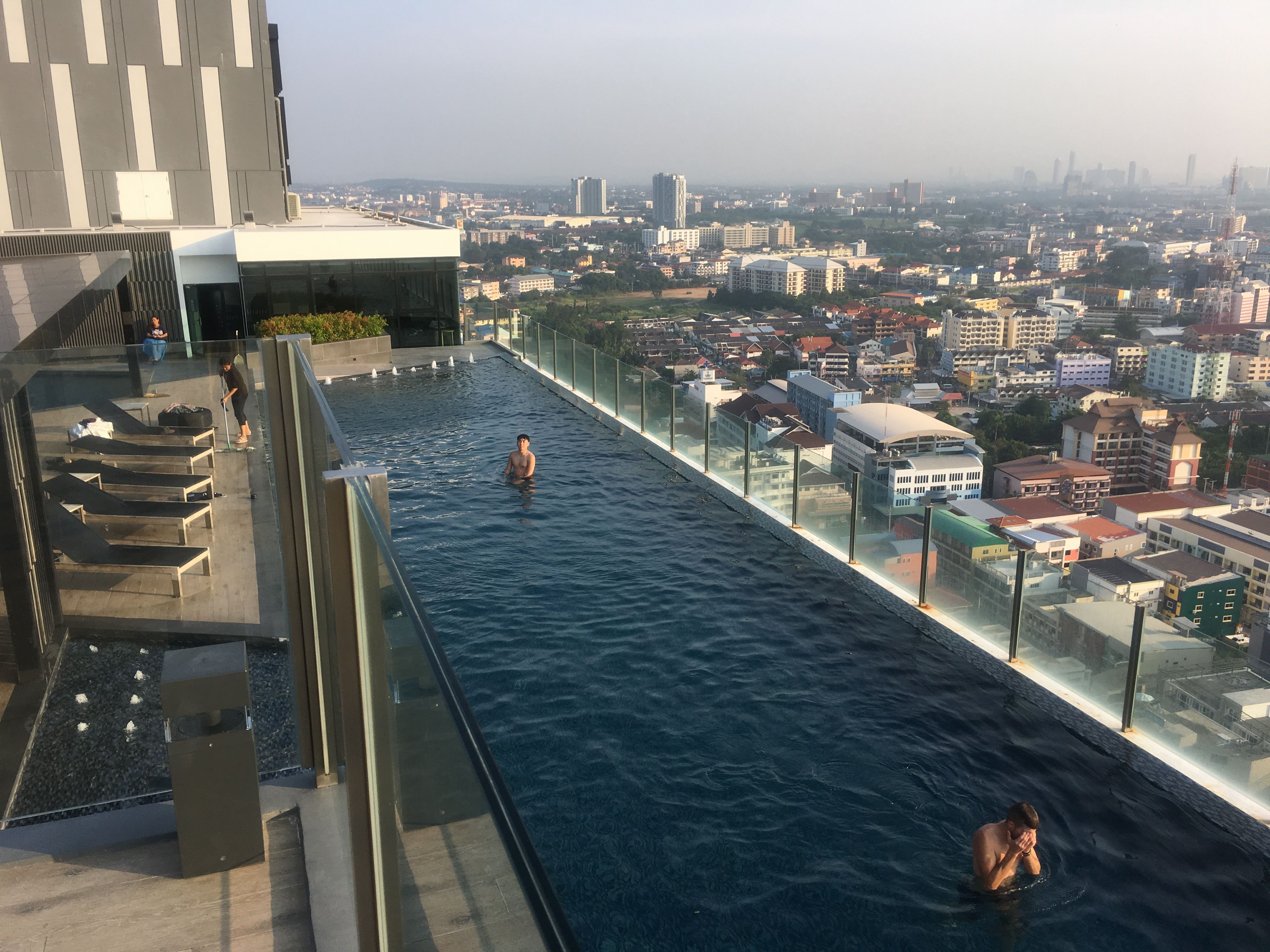 pattaya_pool.jpg