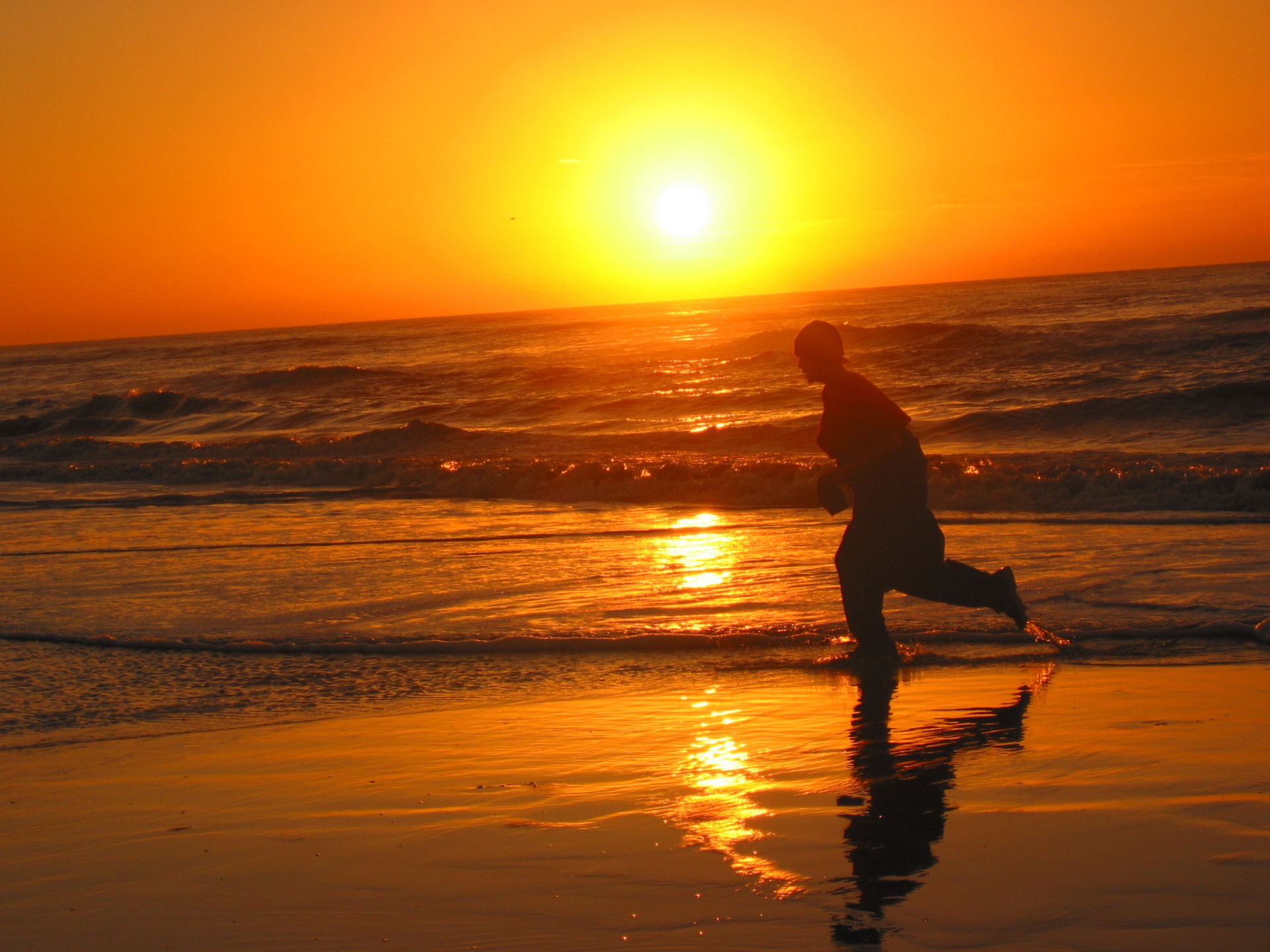 boy-running-on-the-beach-1460882-1920x1440.jpg