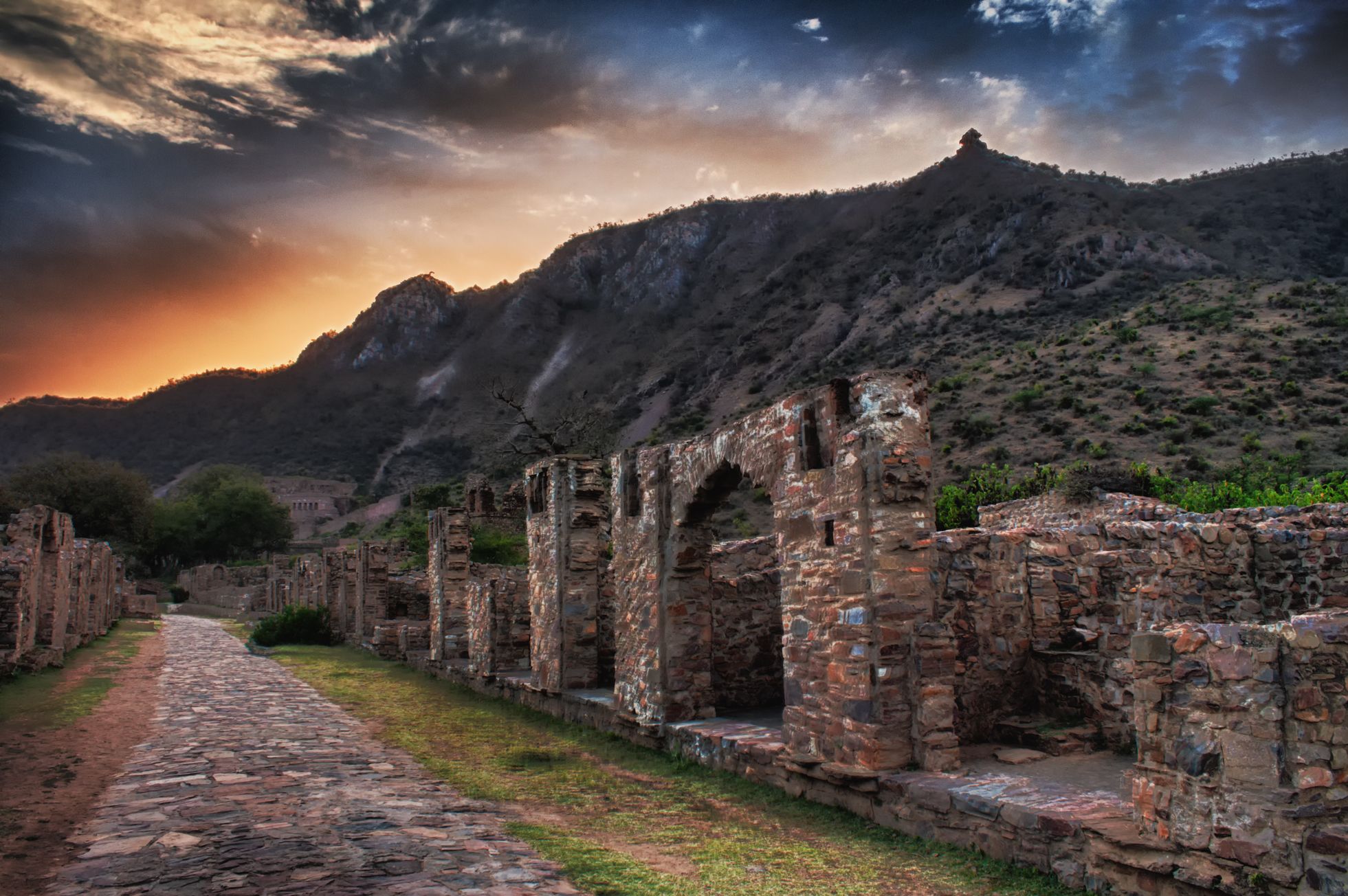 haunted-place-bhangarh-navigatio-blog-neer-1.jpg