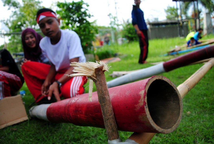 permainan-meriam-bambu-betung.jpg