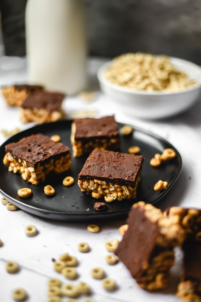 4-Ingredient Peanut Butter Chocolate Cereal Bars (9).jpg