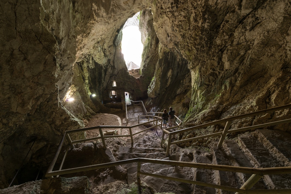 Predjama-Castle-Iztok-Medja-2.jpg