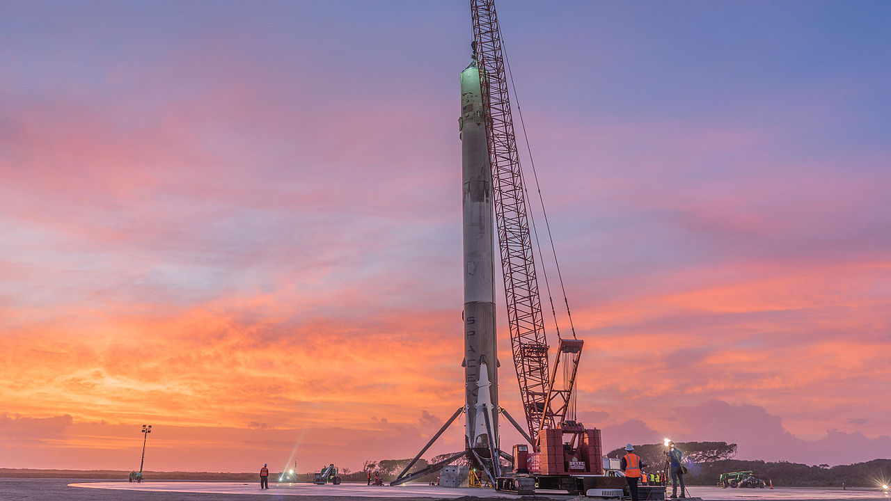 Falcon_9_first_stage_at_LZ-1(one).jpg