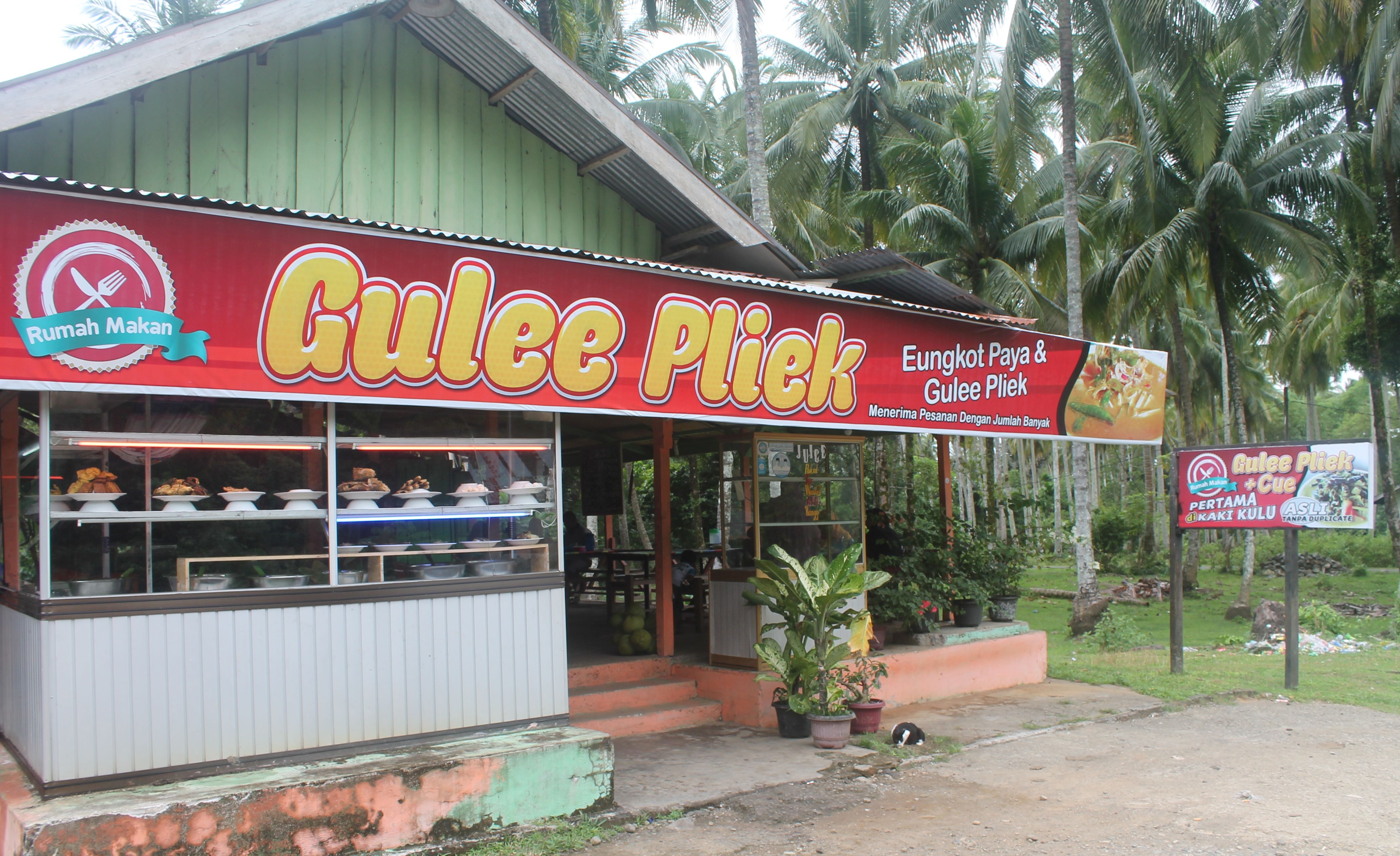 Kedai yang menjual kuah pliek cue di Kaki Gunung Kulu Aceh Besar.jpg