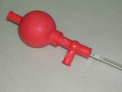 Propipette-et-pipette-5645d.jpg