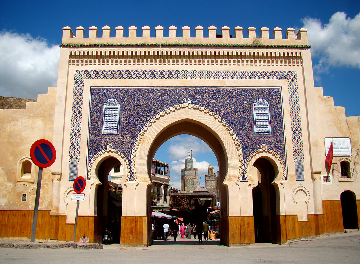 1200px-Fes_Bab_Bou_Jeloud_2011.jpg