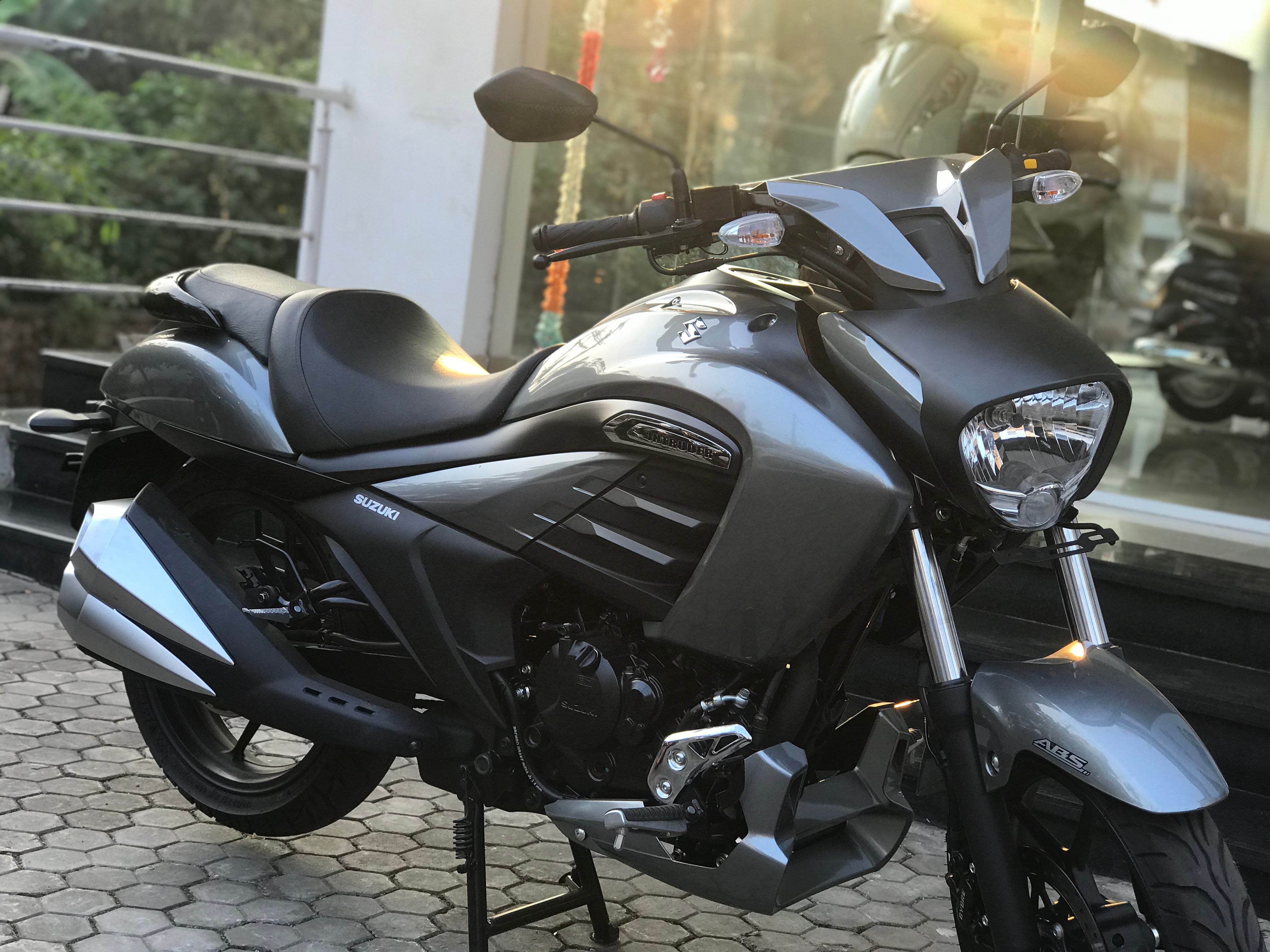 Moto Story, Suzuki Intruder 150, First look review