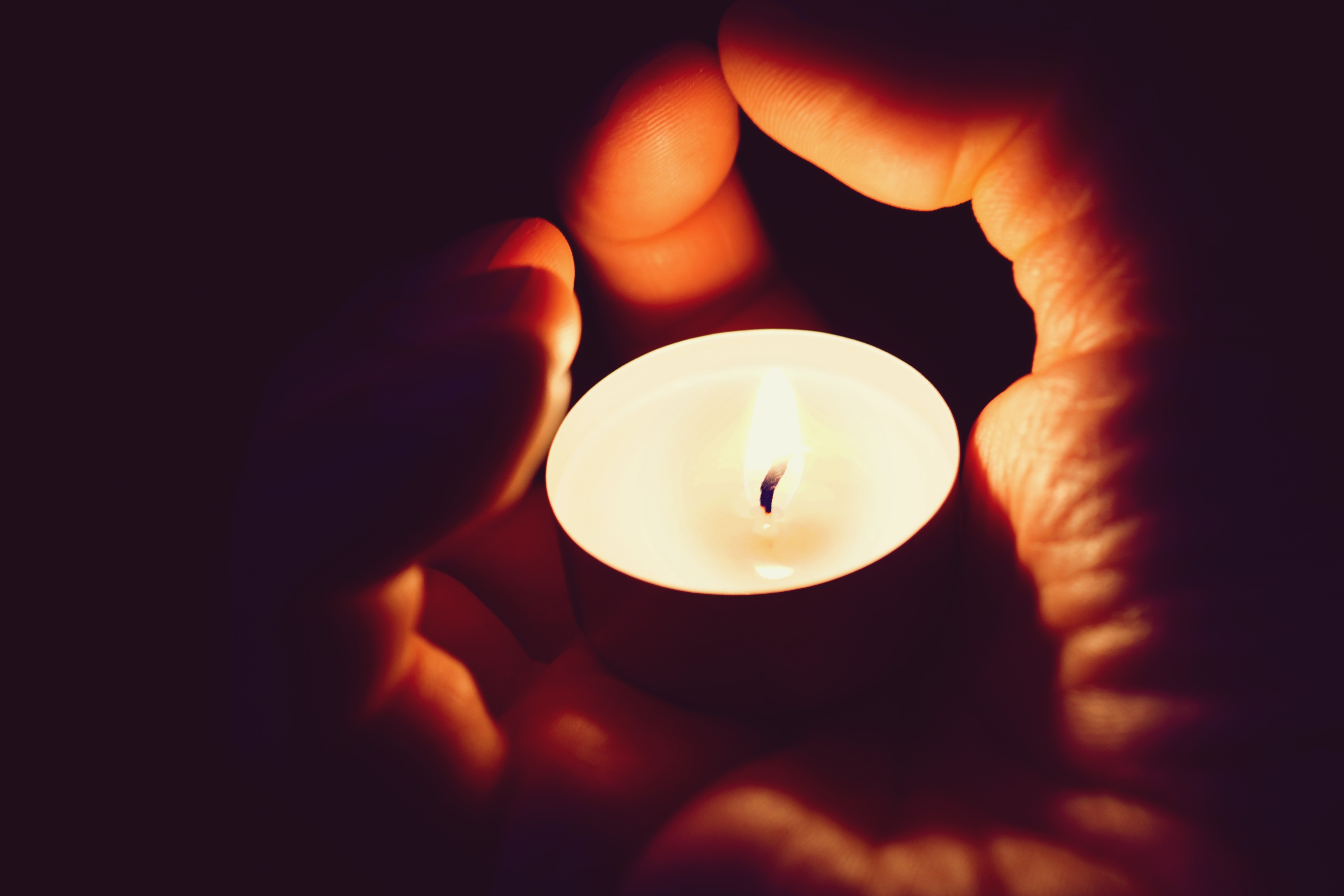 bright-candle-candlelight-331209.jpg