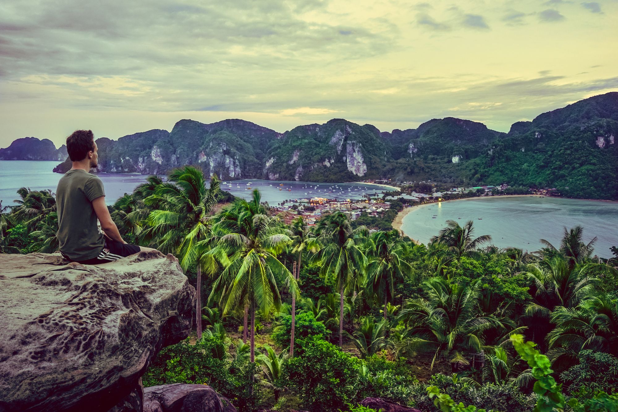 Thailand_phiphi_view.jpg