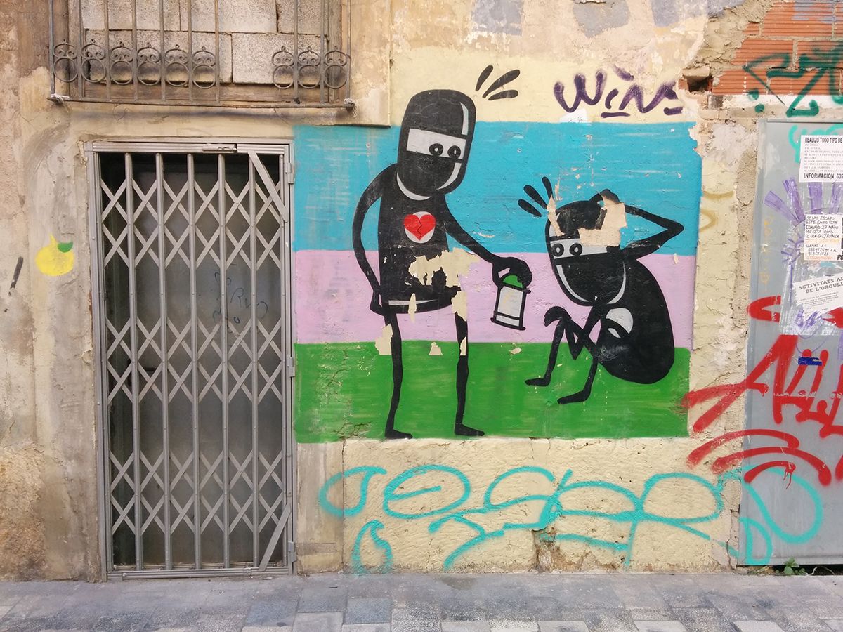 graffiti-valencia-spain-ninja-extraterrestre-love-amor-steemit-trenz (15).jpg