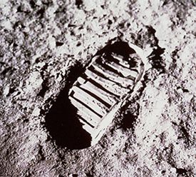 62043main_Footprint_on_moon.jpg