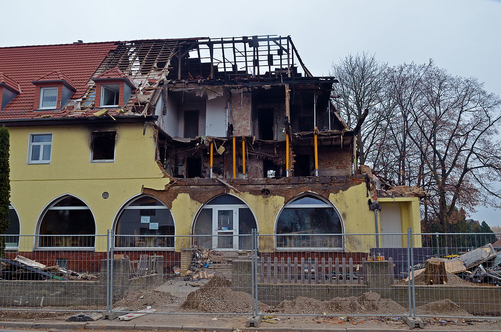 1024px-Nationalsozialistischer_Untergrund_-_Explosion_in_Zwickau_2011_3_(aka).jpg